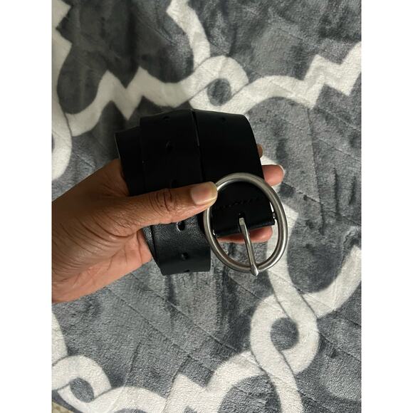 Fully Adjustable Casual Belt with Oval Buckle Women’s Size Medium - Picture 3 of 4